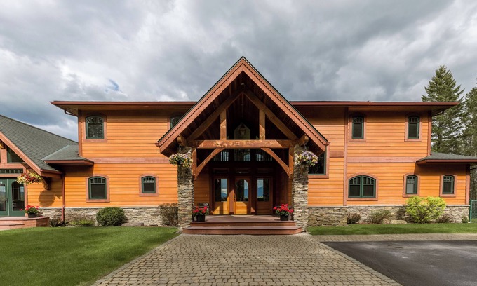 Whitefish House | WHITEFISH Large Luxury home, near GNP, near Downtown Whitefish