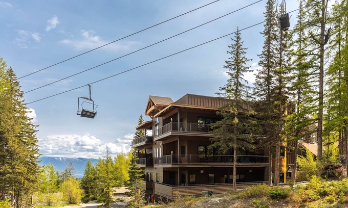 Whitefish Ski Chalet | Whitefish Ski In/SkiOut Private HotTub