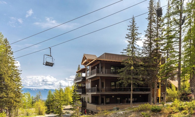 Whitefish Ski Chalet | Whitefish Slopeside Condo Ski-in/Ski-out
