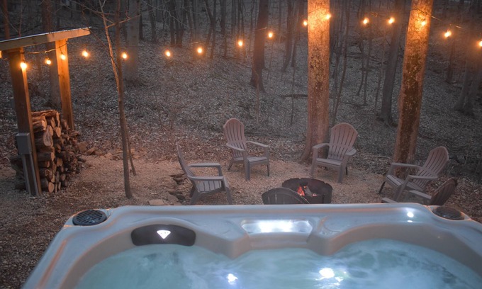 Birdseye Cabin | Whitetail Woods Cabin incl. hot tub