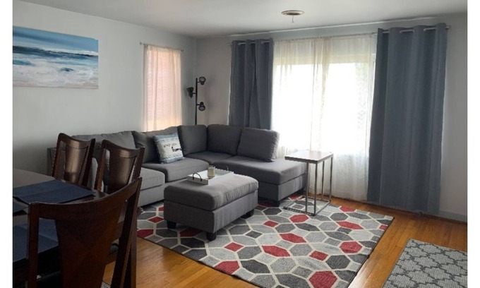 Whiting House | WHITING SPACIOUS 2 BEDROOM APARTMENT