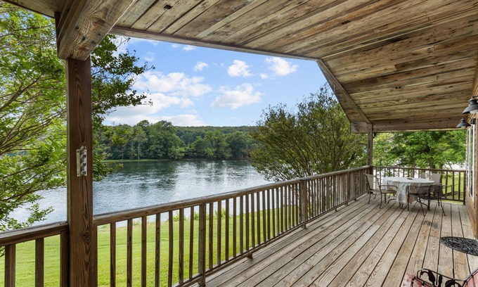 Mountain Home Cabin | Whitlock Cabin at Rim Shoals