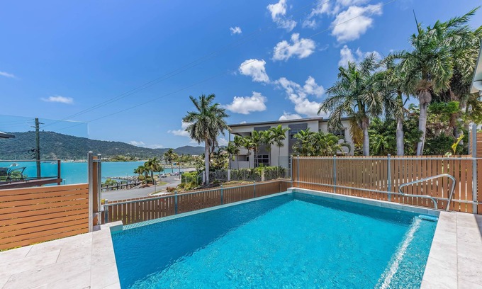 Airlie Beach House | Whitsunday living on Hillcrest by the Beach