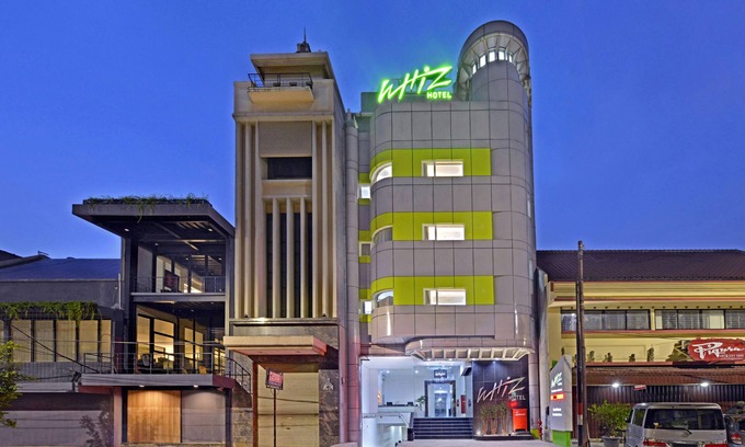 Melawai Hotel | Whiz Hotel Falatehan Jakarta