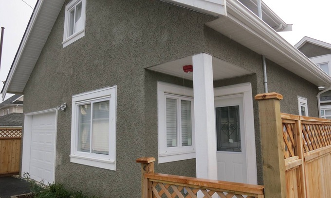 Marpole House | Whole Carriage house (1 bedroom/1bathroom) close to YVR and Marine Dr Skytrain Station