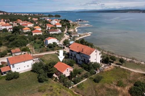 Pasman House | Whole estate just for you, 20m from sandy beach