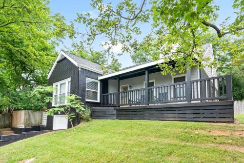 Clarksville House | Whole Home 102 Madison Ter