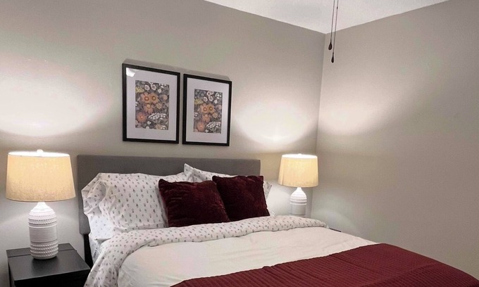 Lewisville House | Whole House, No Stairs, King Bed, Kitchen & Backyard Patio