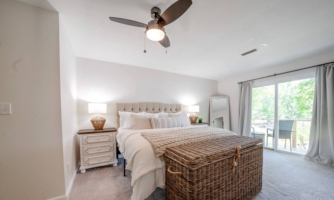 Southmont House | Whole House on High Rock Lake with Private Dock. Jet Ski and Boat Available!