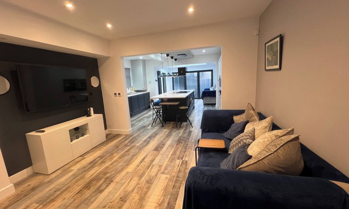 Ramsbottom House | Whole house -Sleeps4-Parking-Garden-BikingHiking