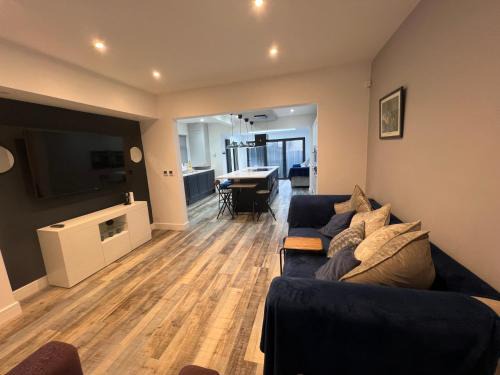 Ramsbottom House | Whole house -Sleeps4-Parking-Garden-BikingHiking