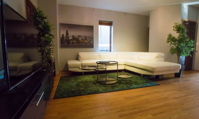 Pulaski Park House | wicker park large apartment perfect for families