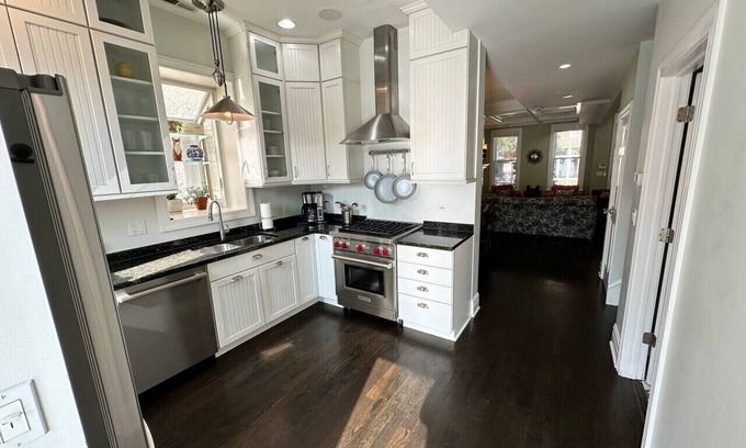 Wicker Park House | Wicker Park SFH w/Parking and Private Outdoor Deck