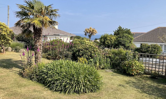 Coverack Cottage | WIDE HORIZONS, family friendly, character holiday cottage in Coverack