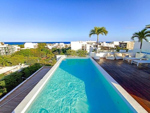Zazil-ha Apartment | Wide Studio with Sunny Balcony Pool Gym Steps 2 Beach