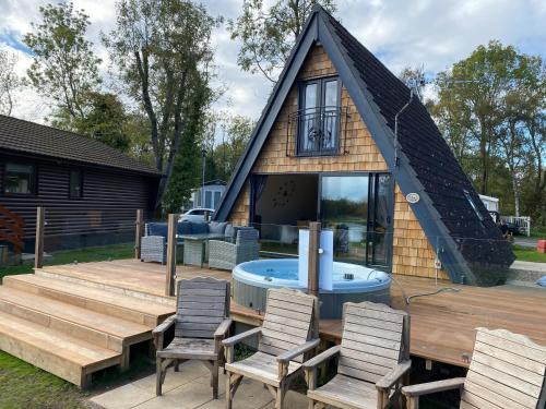 Tattershall House | Widgeon Bespoke Cabin is lakeside with Private fishing peg, hot tub situated at Tattershall Lakes Country Park