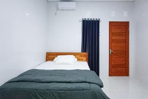 Bukit Hotel | Widi Guest House near GWK Mitra RedDoorz