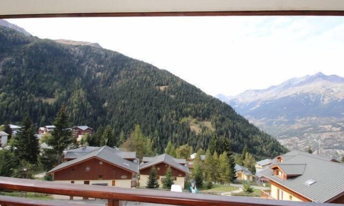 Valfrejus Apartment | Wifi, 100m from ski slopes, 2nd floor, view mountain, tv, ski locker, 36m², Valfréjus