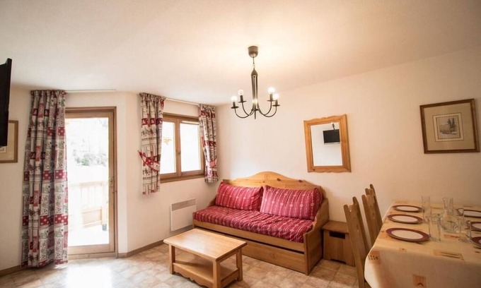 Val Cenis Apartment | Wifi, 10m from ski slopes, 1st floor, balcony, parking, tv, ski locker, 40m², Val Cenis