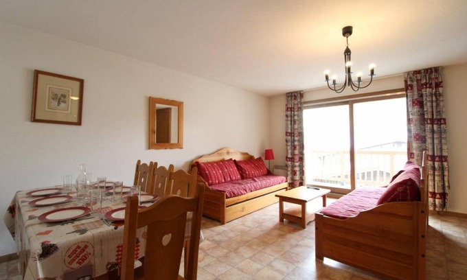 Val Cenis Apartment | Wifi, 10m from ski slopes, 2nd floor, balcony, parking, tv, ski locker, 55m², Val Cenis