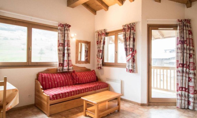 Val Cenis Apartment | Wifi, 10m from ski slopes, 2nd floor, balcony, parking, tv, ski locker, 41m², Val Cenis