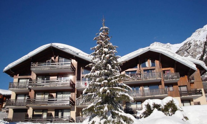 Pralognan-la-Vanoise Apartment | Wifi, 20m from ski slopes, Ground floor, balcony, parking, tv, ski locker, 30m²