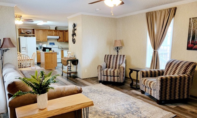 Henrico House | WiFi, Dog Friendly & Linens Provided ~ Lake Gaston