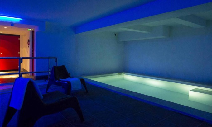 Les Menuires Apartment | Wifi, ski-in/ski-out & foot of the slopes, view resort/ski slopes, swimming pool, balcony, tv