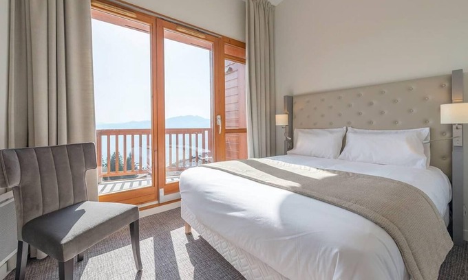 Arc-1800 Hotel | Wifi, ski-in/ski-out & foot of the slopes, sauna, hammam, balcony, tv, ski locker, 55m², Les Arcs