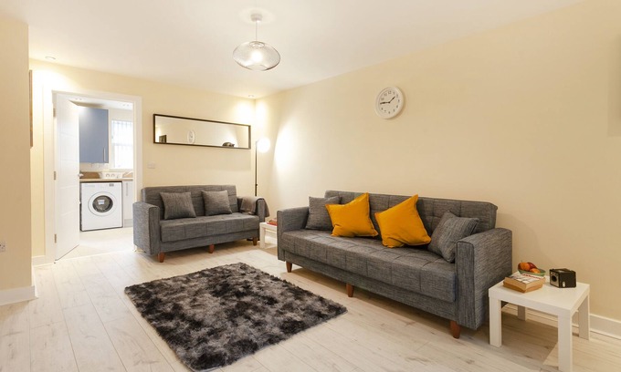 Worksop House | Wifi*Smart*Ensuit*Parking*Gated*