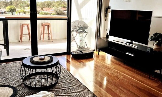 South West Rocks House | Wifi, Work Space, Gas Heater, BBQ, Shampoo, conditioner, soap, Air Con,