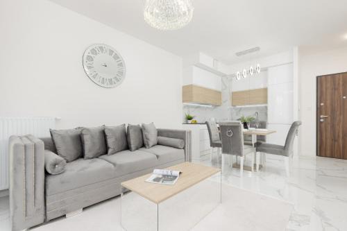 Wilanow Apartment | Wilanów Holzera Elegant Apartment with Sauna, Gym & Parking by Noclegi Renters