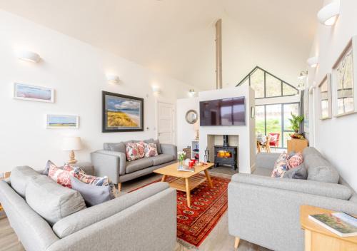 Bamburgh House | Wild Chive Lodge