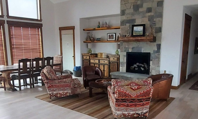 Victor House | Wild Mustang Ranch