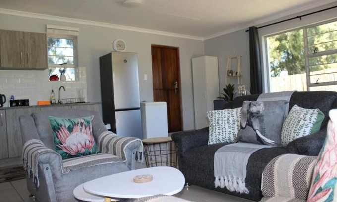 Port Elizabeth Cottage | Wild Paradise Cottage Nº2 in PE
