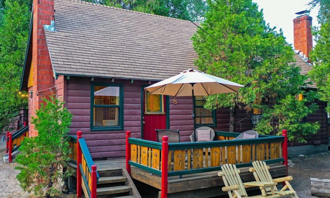 Twin Peaks Hotel | Wild Rose Duplex - Studio | One Bed | ¾ Bathroom | Sleeps Two