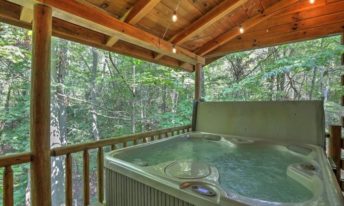 Millersburg Cabin | Wild Rose - Secluded Cabin Getaway with Hot Tub, Kitchen, and Fireplace