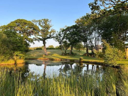 South Tawton House | Wild swimming, log burner & fishing lake