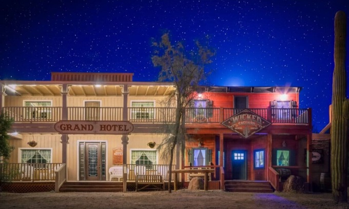 Fort McDowell Cabin | Wild West Gunsight Pass Sleeps 4