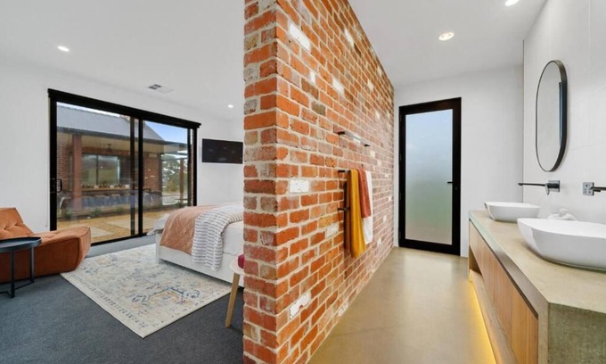 Mansfield House | Wild Wombat