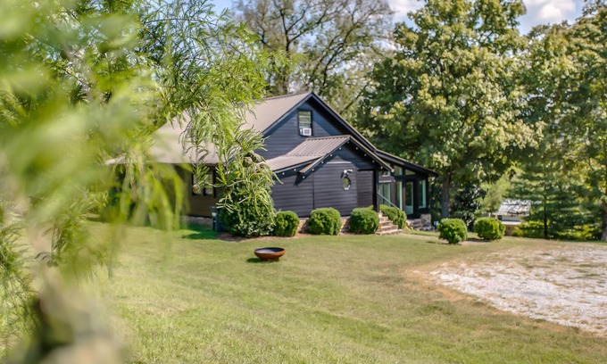 Leipers Fork House | Wildflower Farm - Chic Countryside Leiper's Fork Retreat on 15 Acres with Pond