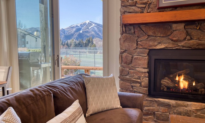 Elkhorn Condo | Wildflower Resort Stay - Sun Valley Condo with King Bed and Mtn Views