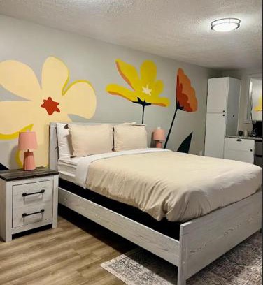 Townsend Hotel | Wildflower Room At The Trailblazer Unit 10