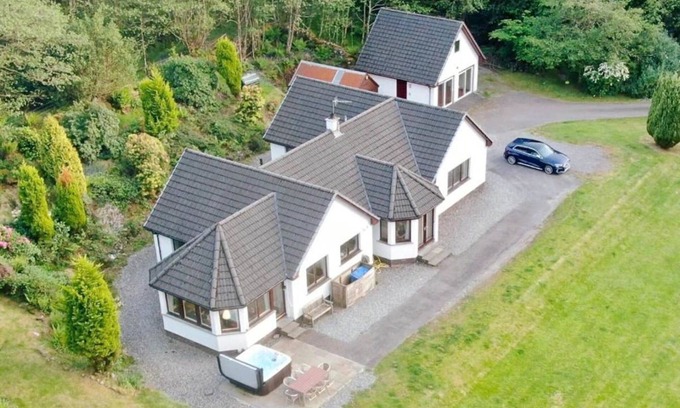 West Laroch Cottage | Wildwood Cottage with Hot Tub - sleeps 8 guests in 4 bedrooms