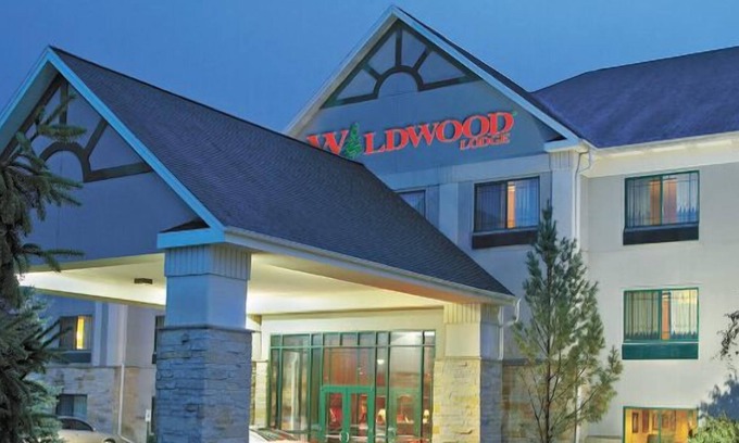 Pewaukee Hotel | Wildwood Lodge