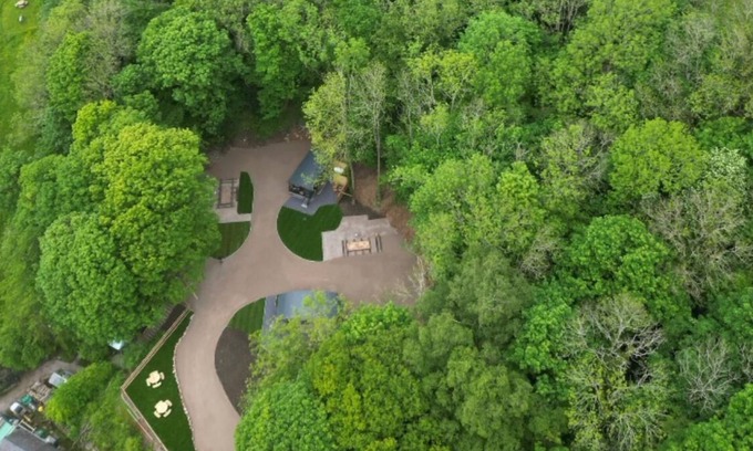 Hendrerwydd Cabin | Wildwood quarry Cabin - Pet Friendly - Sleeps 3/4