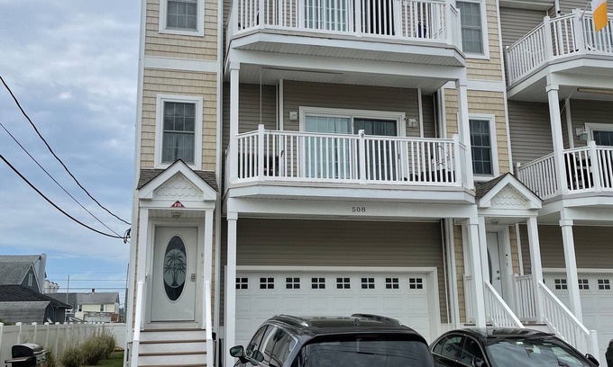 Wildwood Condo | Wildwood vacation home by the Bay. Prime Location on a Beautiful Street!