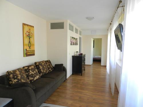 Liesing Apartment | Wile West Apartments