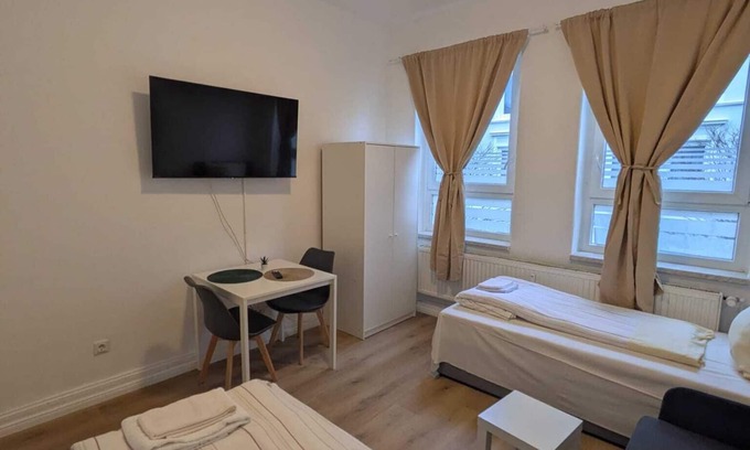 Neumuenster House | Wilhelmstraße 19 W3 - 2 bedrooms with parking space