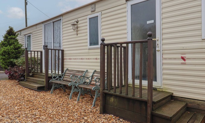 Chard Cottage | WILLEBBY, family friendly, with a garden in South Chard